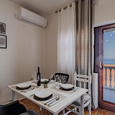 2 Bedroom Nice Apartment In Приградица Экстерьер фото