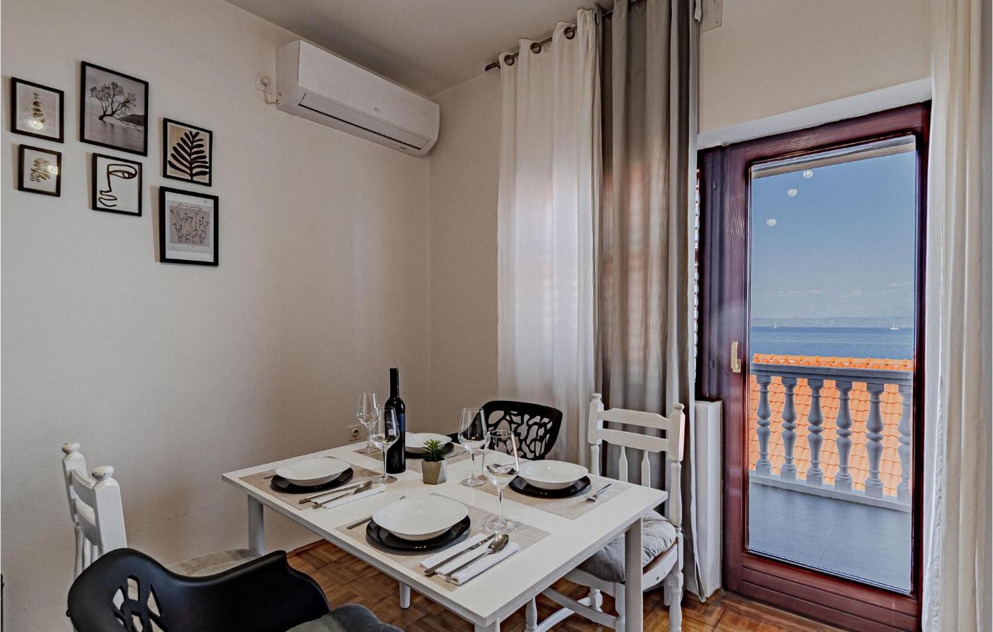 2 Bedroom Nice Apartment In Приградица Экстерьер фото