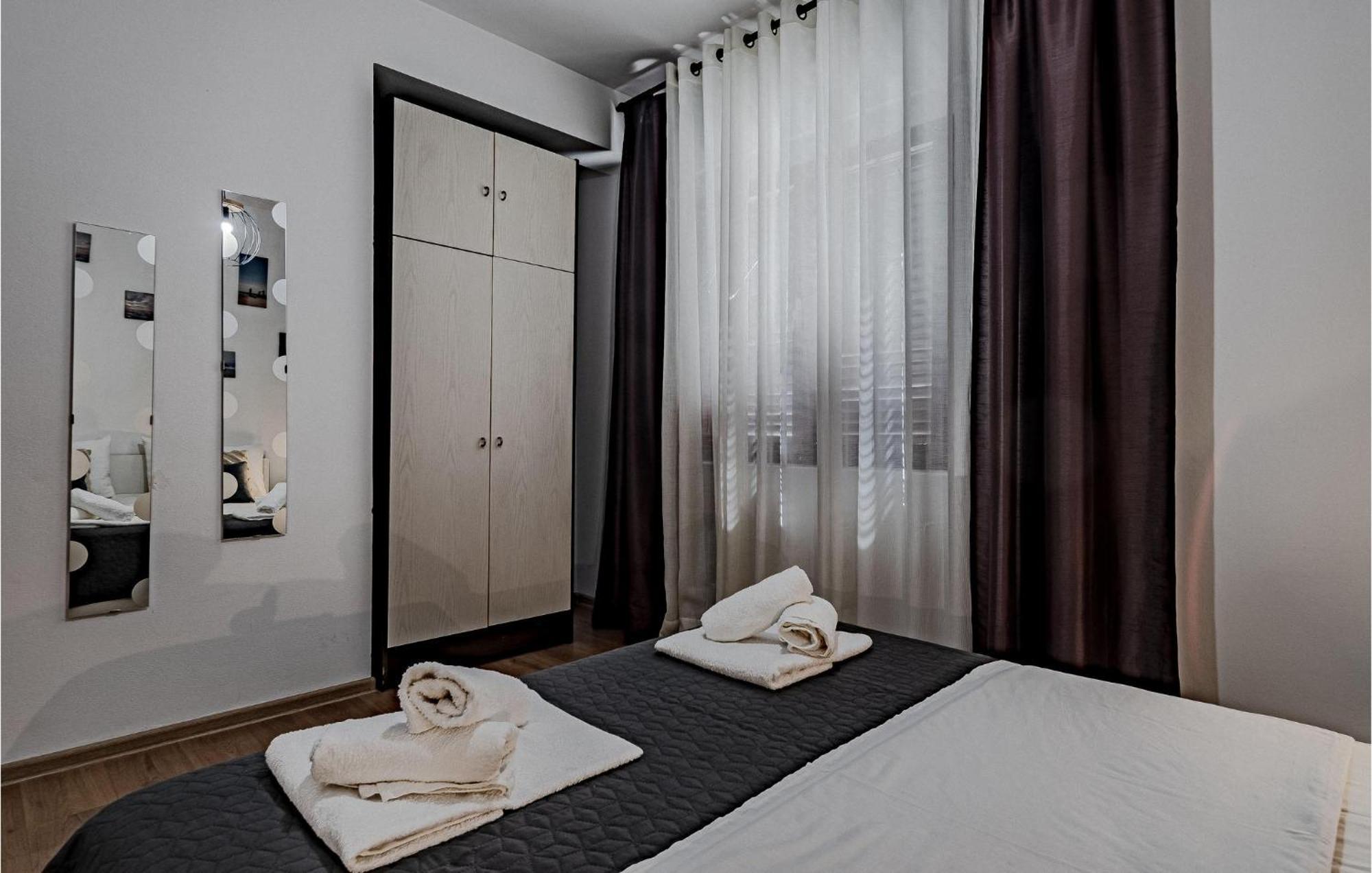 2 Bedroom Nice Apartment In Приградица Экстерьер фото
