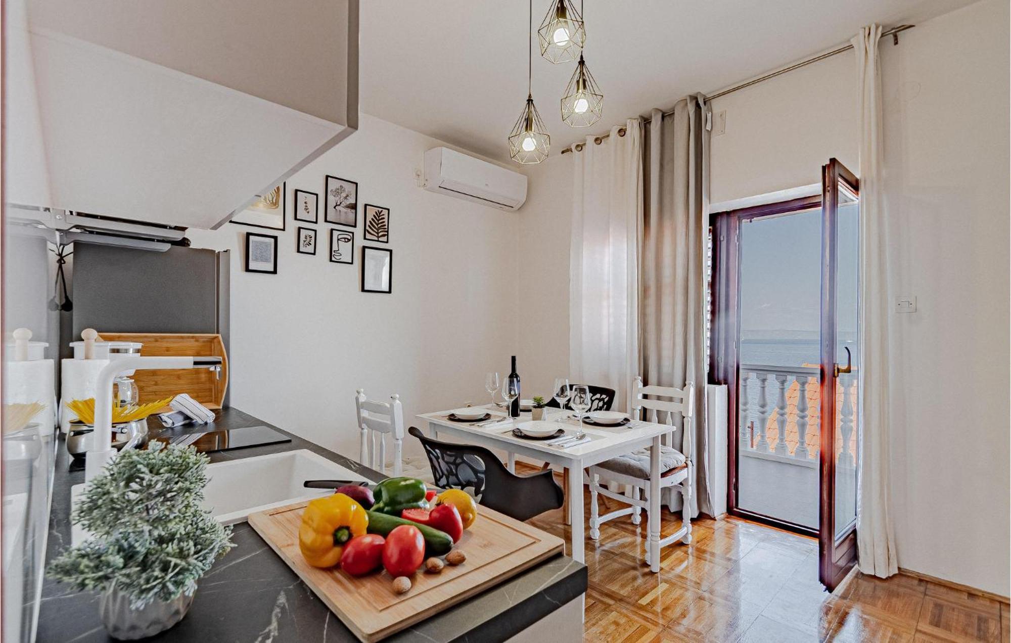 2 Bedroom Nice Apartment In Приградица Экстерьер фото